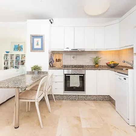 Апартаменти Seaview In La Caleta